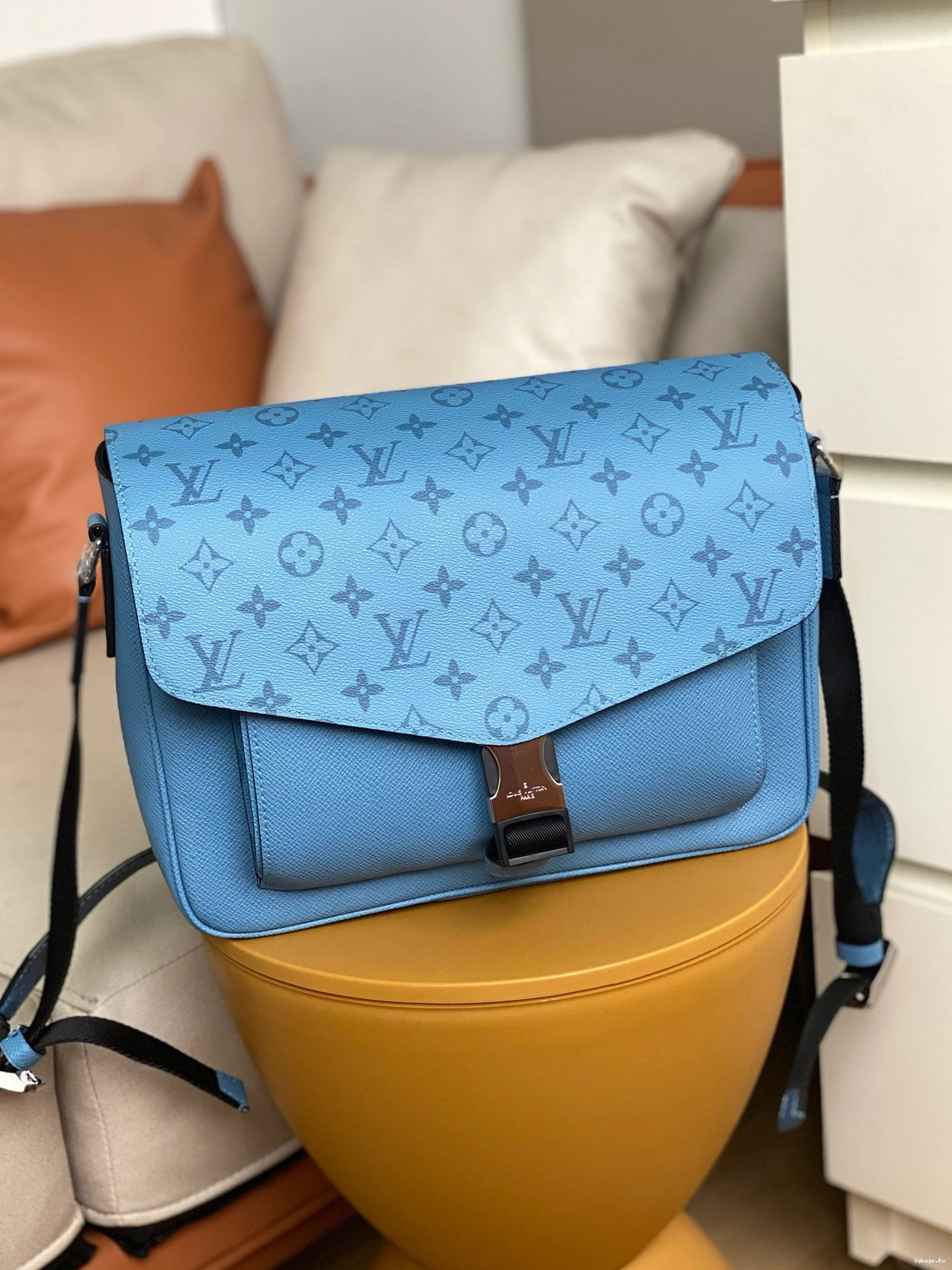 NEW LOUIS MESSENGER VUITTON 0112